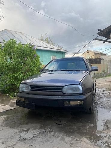 Volkswagen Golf: 1993 г., 1.6 л, Механика, Бензин, Хэтчбэк