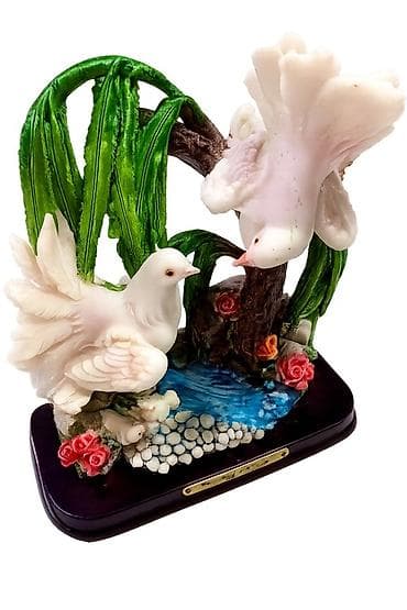 Декоративная статуэтка «Пара голубей у пруда» на подставке. -