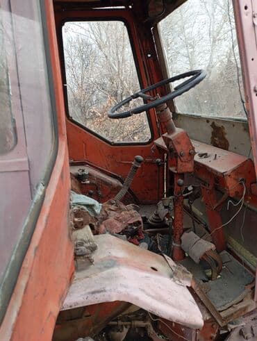 электр мото: Трактор с кабиной, задним ведущим мостом и трехточечной навеской — 3