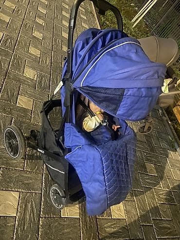 Детский мир: Прогулочная коляска с большим капюшоном и утеплённым чехлом на ножки — 2