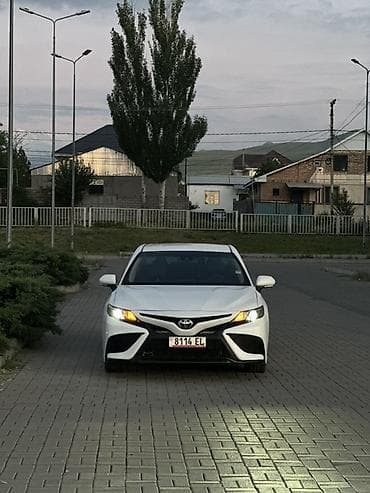Toyota Camry: 2021 г., 2.5 л, Автомат, Бензин, Седан — 3
