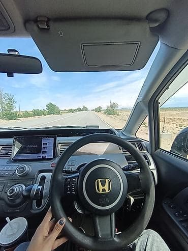 абхазия степ: Honda Stepwgn: 2005 г., 2 л, Автомат, Бензин, Минивэн — 4