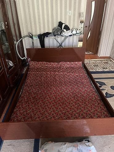 двуспальная деревянная: Продается диван 
Двухместный 

Договоримся — 3