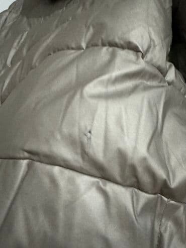 белый пуховик: Зимняя куртка пуховик. Цвет бронза. Напрлнитель Полиэстер 100%. размер — 5