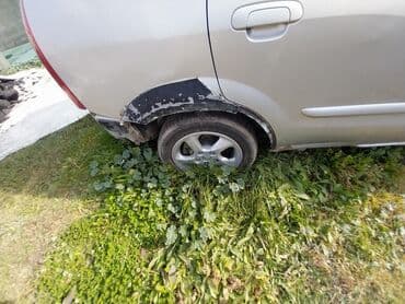 ак тош: Автомобиль (серебристый хэтчбек/седан компакт‑класса). Основные — 4