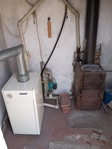 Үйлөрдү сатуу: Продаётся жилой дом с кирпичным ограждением и выездом на улицу через — 10