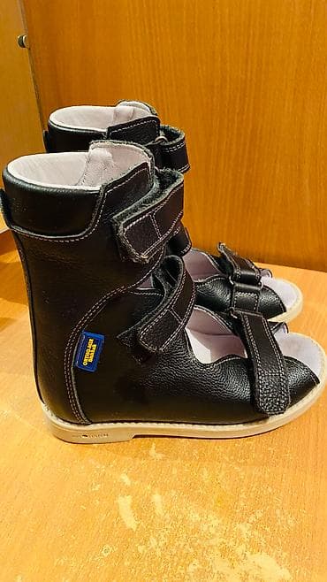 Практически новые ортопедические сандали кожа 100% размер 28