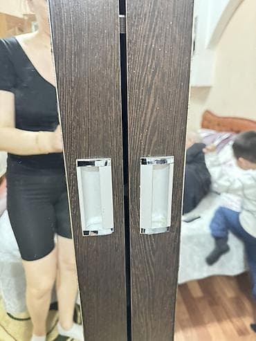 раковина с тумбой и зеркалом в ванную: Спальный гарнитур, Б/у, Шкаф, Белоруссия, ДСП, цвет - Коричневый — 5