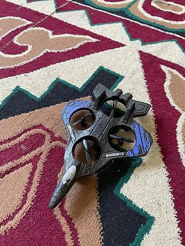 Игрушечный квадрокоптер-самолет «Lightning» (надписи CHASING /