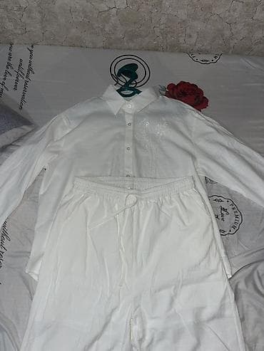 Женский костюм из льна/хлопка, цвет белый. Состоит из: - Рубашки на lalafo.kg да Женский костюм из льна/хлопка, цвет белый. Состоит из: - Рубашки на