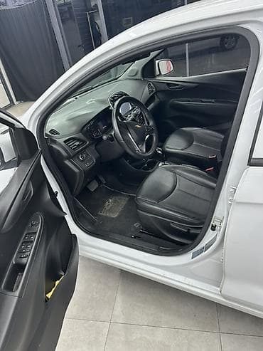 70 сом: Chevrolet Spark: 2017 г., 1 л, Автомат, Бензин, Хетчбек — 3