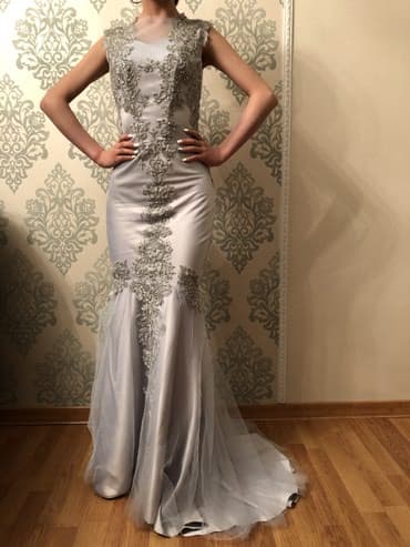 платья на прокат для подростков: Срочно продаю шикарное платье!!! Сшито на заказ. Надевала на пару — 1