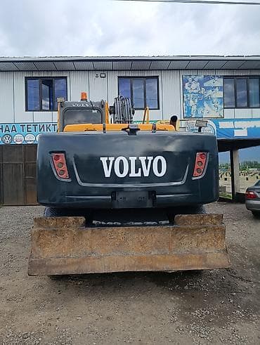 Транспорт: Экскаватор, Volvo, 2010 г., Дөңгөлөктүү — 3