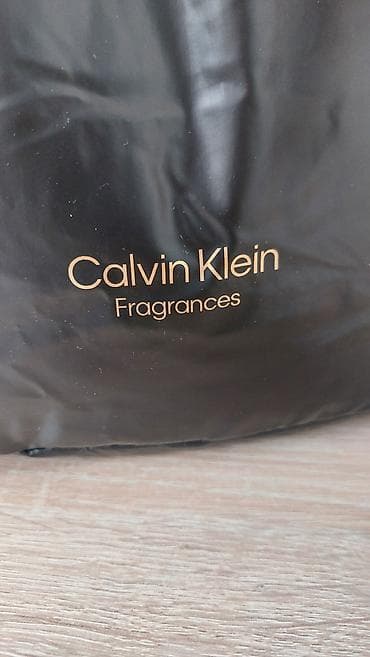 Личные вещи: Продаю .Оригинал привезён из Европы. Сумка-косметичкаCalvin Klein — 1