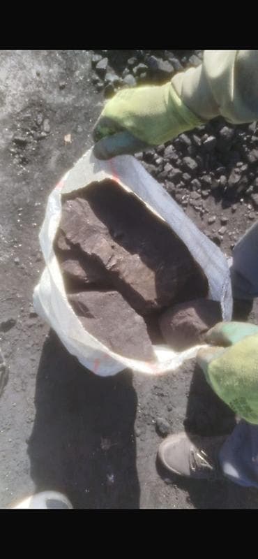 Уголь: Уголь Кара-Кече, Самовывоз, Платная доставка, В розницу, Фракция: Плитка (П), В мешках — 3