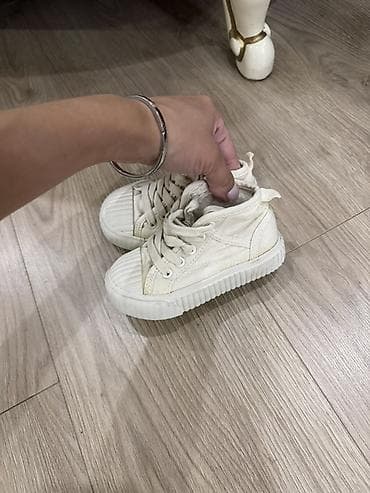 рубашка зара: Белые детские кеды Zara - Цвет: молочно‑белый - Материал верха — 2
