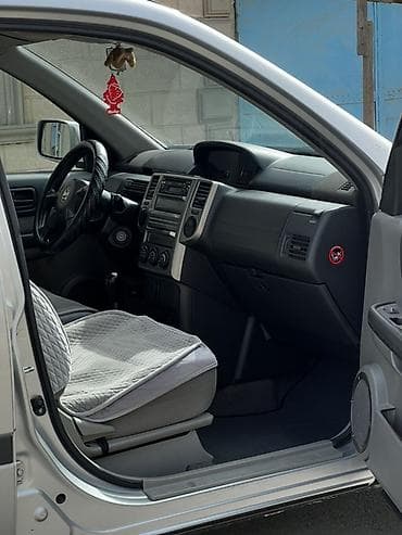 Унаа сатуу: Nissan X-Trail: 2005 г., 2 л, Кол менен иштөөчү, Бензин, Кроссовер — 8