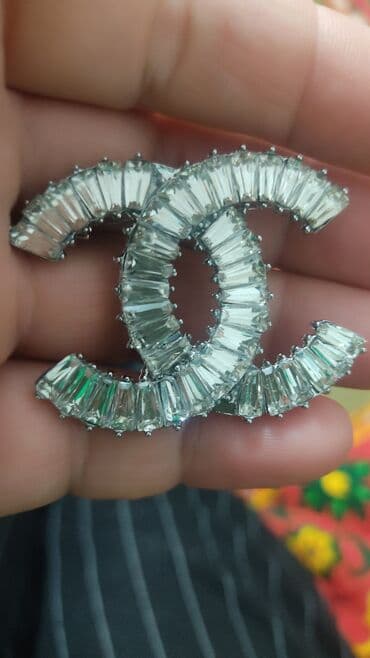 свадебное очень красивое платье: Новая брошка" Шанель",отлич. качество — 2