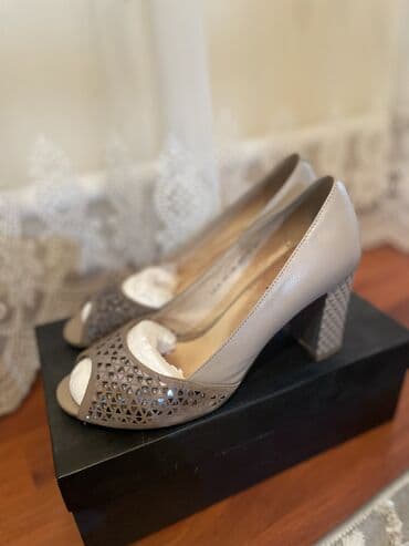 Босоножки, 37, Polann, Б/у, цвет - Бежевый, Платная доставка