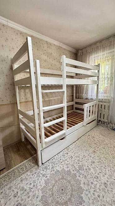 двух этажный кроват: Двухъярусная детская кровать, Натуральное дерево, цвет - Белый — 1