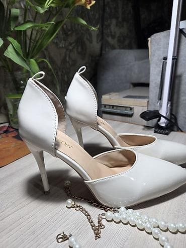женские свадебные туфли: Лодочки на шпильке с жемчужным браслетом-ремешком - Модель — 2