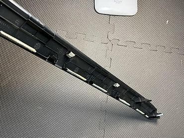 продать гитару: Автомобильная внешняя деталь черного цвета, предположительно молдинг — 5