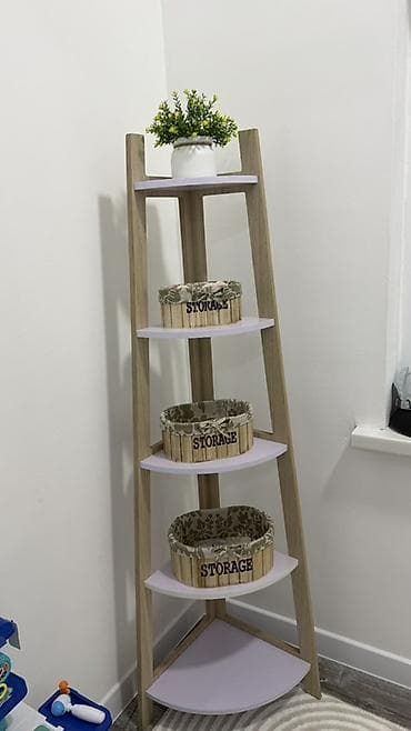 Үй жана бакча: Китеп текчеси, Жыгач, Полго орнотулма — 3