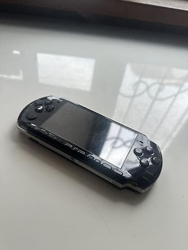 Sony PSP (PlayStation Portable), черная, прошитая, зарядное устройство