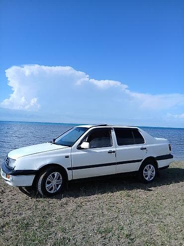 Volkswagen Vento: 1996 г., 1.8 л, Механика, Газ, Седан