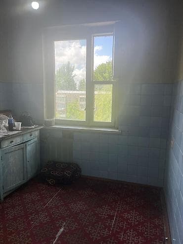 hostel ош: 3 комнаты, 15 м², 105 серия, Старый ремонт — 6