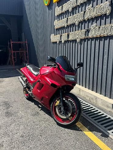 диск сцепления: Спортивный мотоцикл Kawasaki zzr1100 в красном цвете. Основные — 3