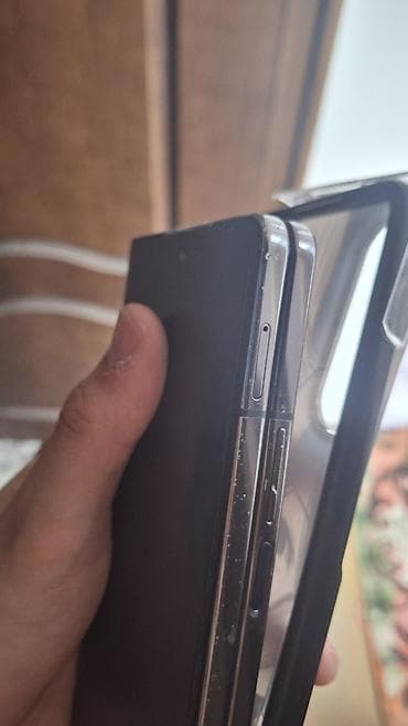 телефоны складные: Samsung Galaxy Fold, Б/у, 512 ГБ, цвет - Черный, 2 SIM — 4