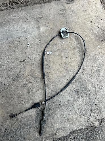 жесткий тросс: Camry 30 Трос переключения АКПП (рычаг–коробка), двуплечий Подходит — 1