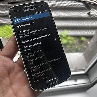 лот смартфонов: Два телефона. 1) Кнопочный раскладной телефон NTT Docomo (японская — 8