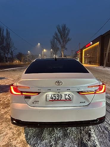 Toyota Camry: 2025 г., 2.5 л, Автомат, Бензин, Седан — 5