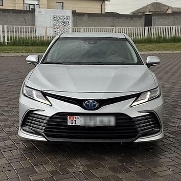 6 2: Toyota Camry: 2022 г., 2.5 л, Автомат, Гибрид, Седан — 4