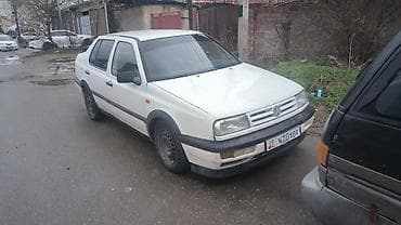 Volkswagen Vento: 1992 г., 1.8 л, Механика, Бензин, Седан