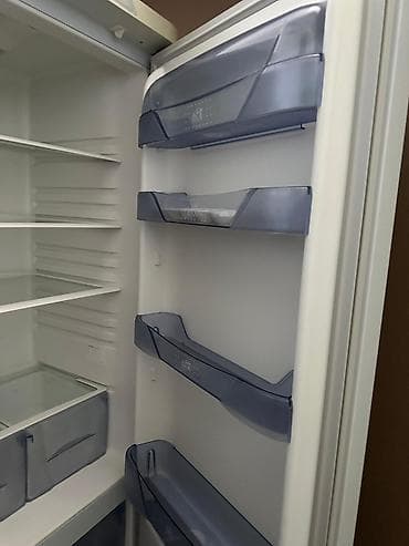советские холодильники: Холодильник Biryusa, Б/у, Двухкамерный — 5