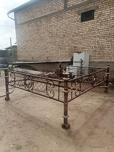 Сору тапчан сатылат. Размер 2,5х3метр. Баасы 18 000 сом. Тактасы