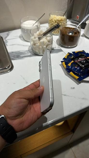 google pixel 2: IPhone 17, Новый — 5