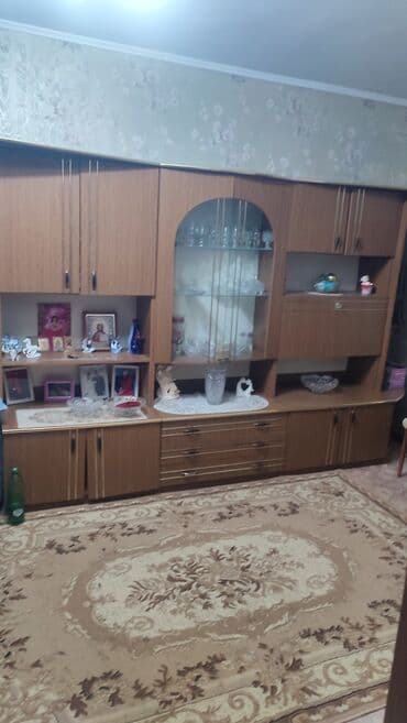 кухонный уголок в бишкеке в рассрочку: Зал үчүн гарнитур, Колдонулган, Шкаф, ДСП, Өзү алып кетүү — 1