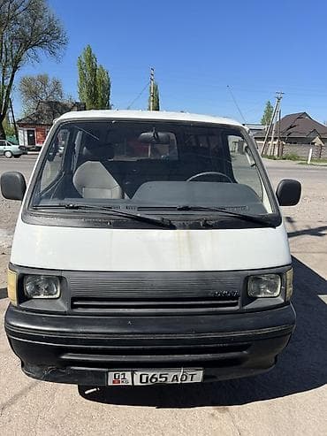 капот на одисей: Toyota Hiace: 1993 г., 2.4 л, Ручные, Бензин, Бус — 2