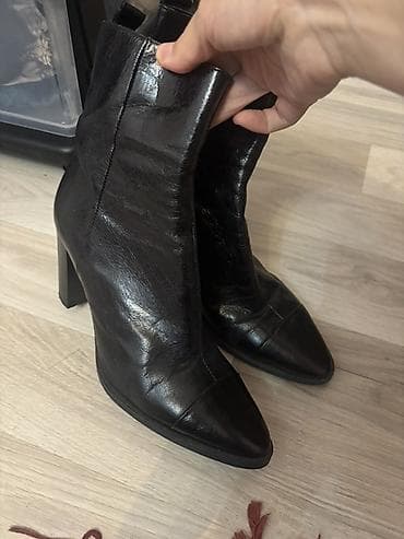 Ботинки и ботильоны: Женские ботильоны Zara Basic Collection. В отличном состоянии Размер — 2