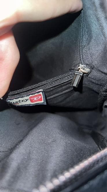 значек: Сумка через плечо Diesel (crossbody) - Материал: черная фактурная — 4