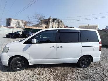 Toyota: Toyota Noah: 2003 г., 2 л, Автомат, Бензин, Минивэн — 2