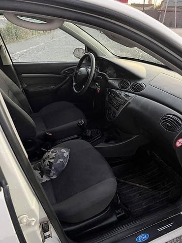 Унаа сатуу: Ford Focus: 2003 г., 1.6 л, Кол менен иштөөчү, Бензин, Хетчбек — 8