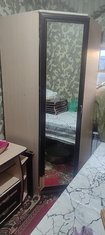 тумба ош: Спальный гарнитур из ЛДСП в двух цветах (светлый дуб/венге). Состав — 1