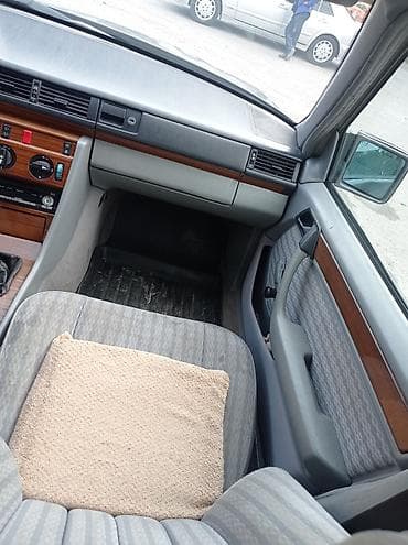 Унаа сатуу: Mercedes-Benz W124: 1991 г., 2.3 л, Кол менен иштөөчү, Бензин, Универсал — 9
