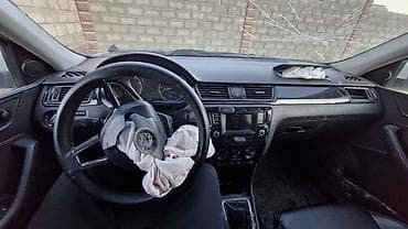 e34 540: Skoda Rapid: 2015 г., 1.6 л, Механика, Бензин, Лифтбек — 9