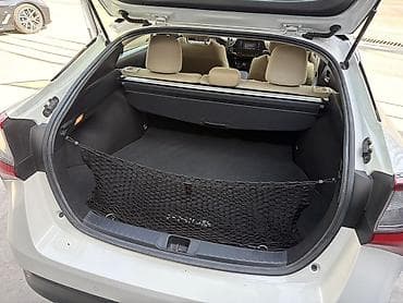 nio et9: Toyota Prius: 2019 г., 1.8 л, Вариатор, Гибрид, Лифтбек — 5